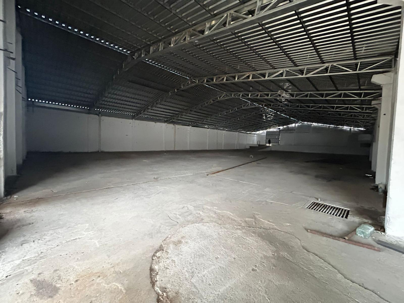 Proximo Garzón y San Quintin, Galpón de 1700m2, vigilancia 24 hs !! · Foto 4