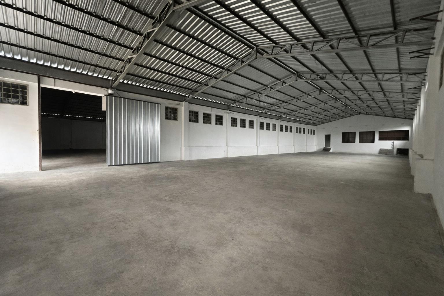 Proximo Garzón y San Quintin, Galpón de 1700m2, vigilancia 24 hs !! · Foto 7