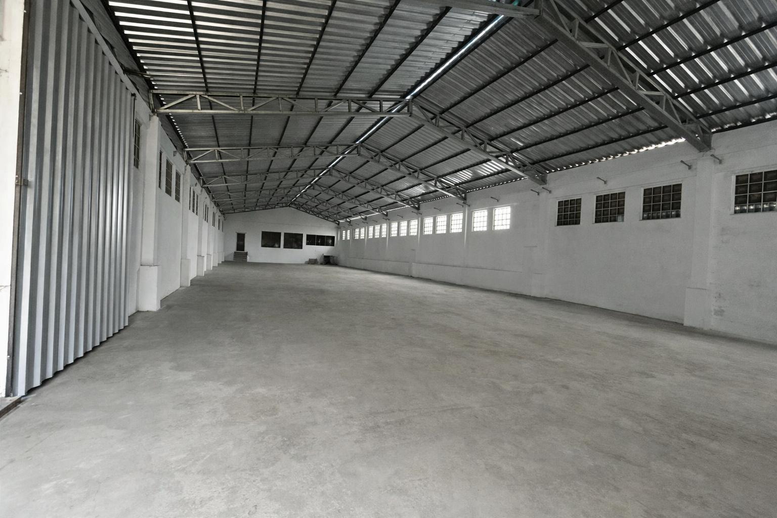 Proximo Garzón y San Quintin, Galpón de 1700m2, vigilancia 24 hs !! · Foto 8