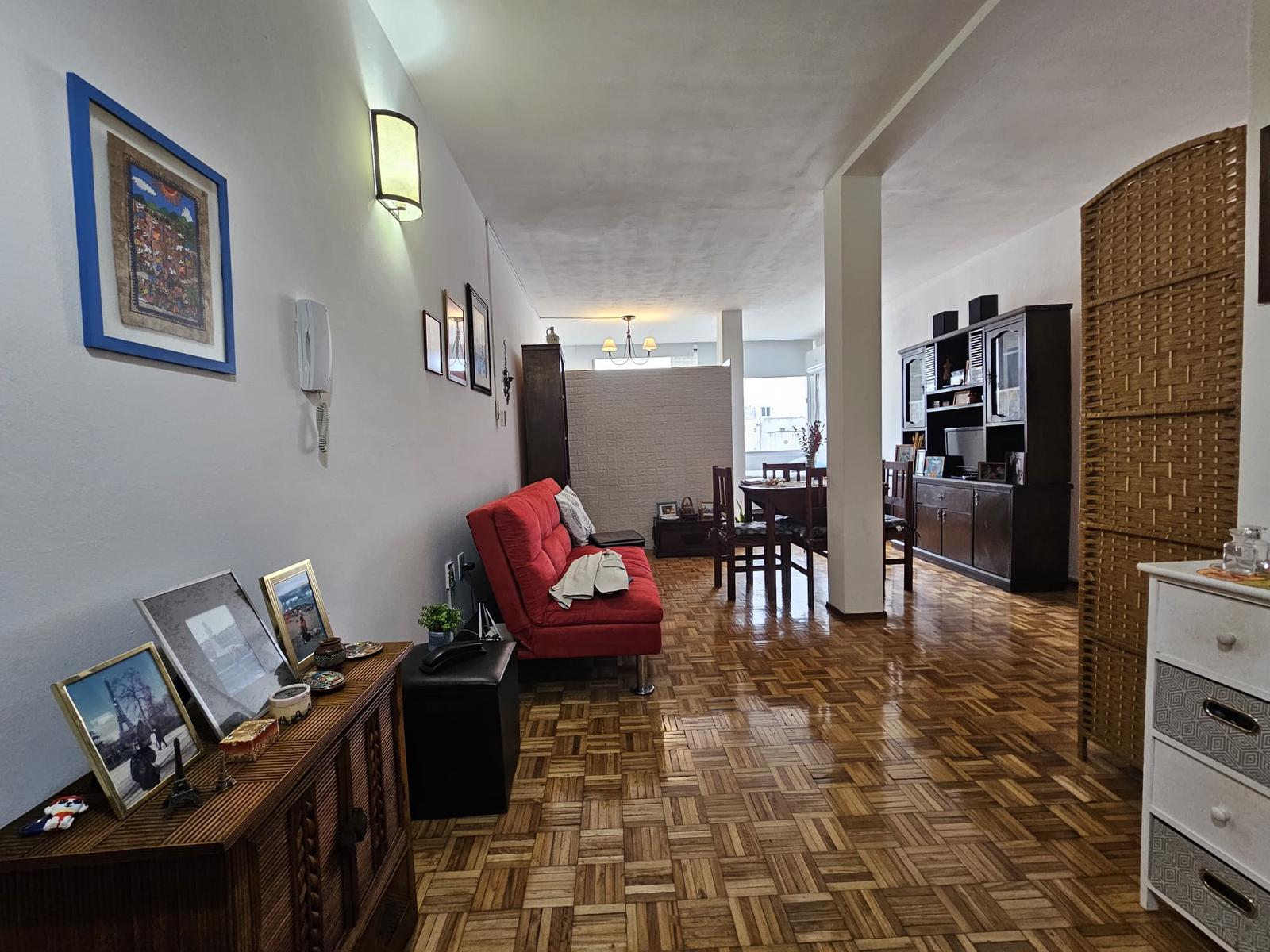 Venta de Monoambiente de 37 m². Centro (Gran ventanal hacia 18 de Julio)