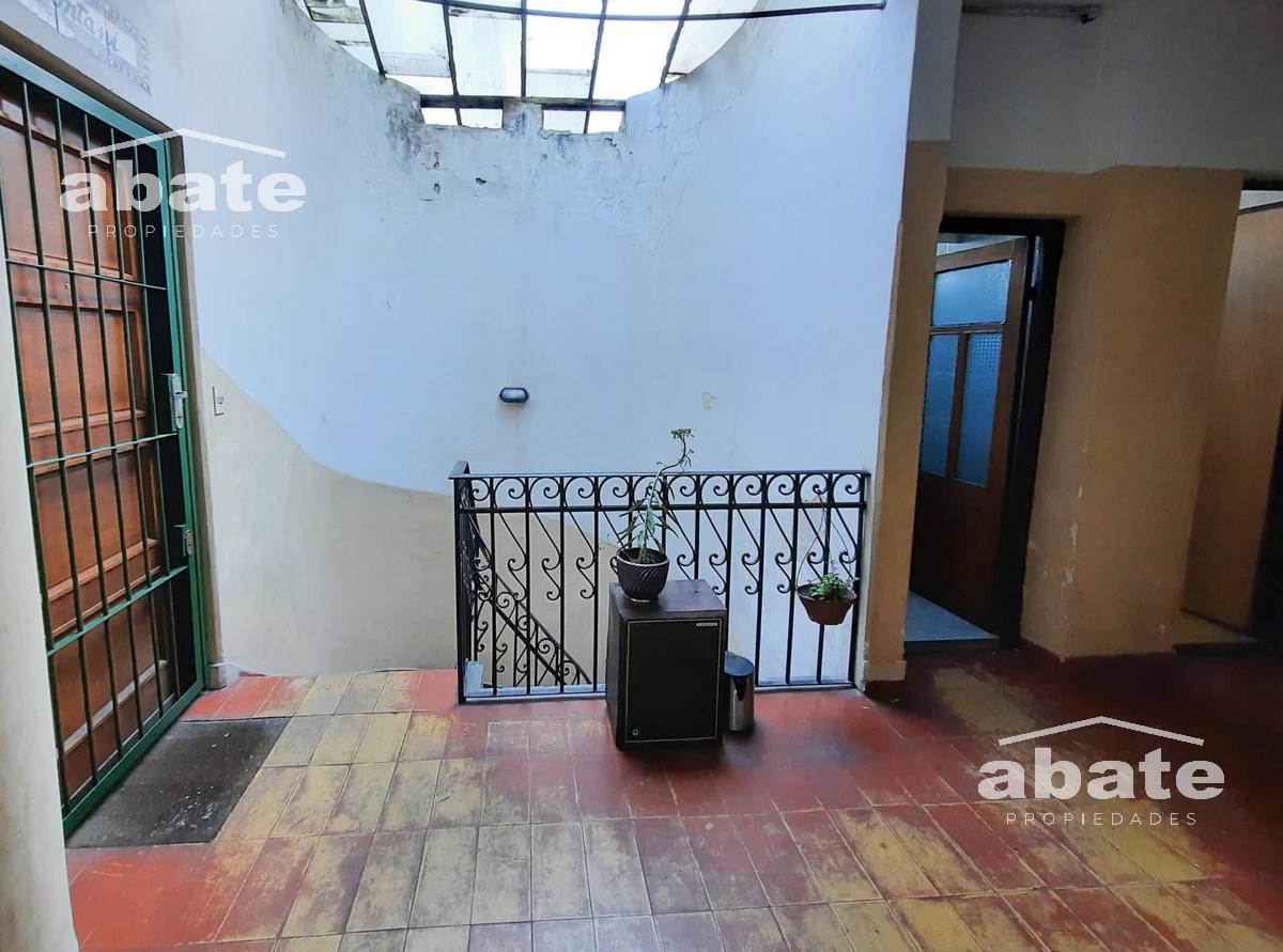 Alquiler Oficina al frente en Ciudad Vieja.  2 ambientes. · Foto 8