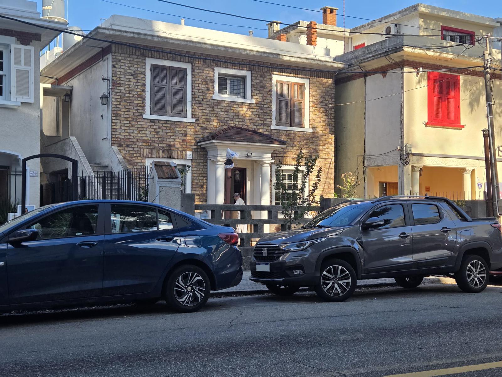 Ellauri y Joaquin Nuñez, 307 m2 construídos, terreno de 335 m2 , frente 9 mts !!