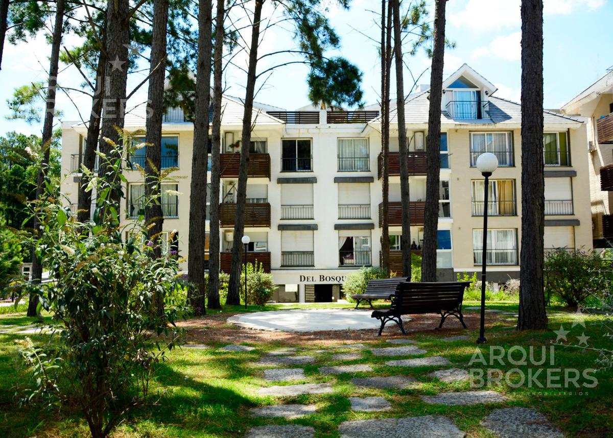 Apartamento de tres dormitorios en venta en Haras del Lago - C003