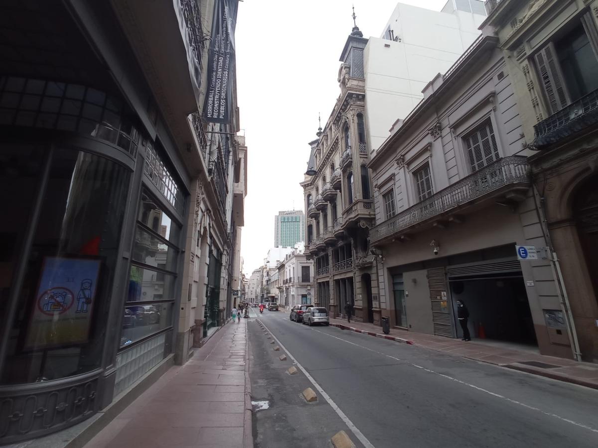 Rincón casi Plaza Matriz, mega local de 10 mts de frente, 700 m2 construídos !! · Foto 3