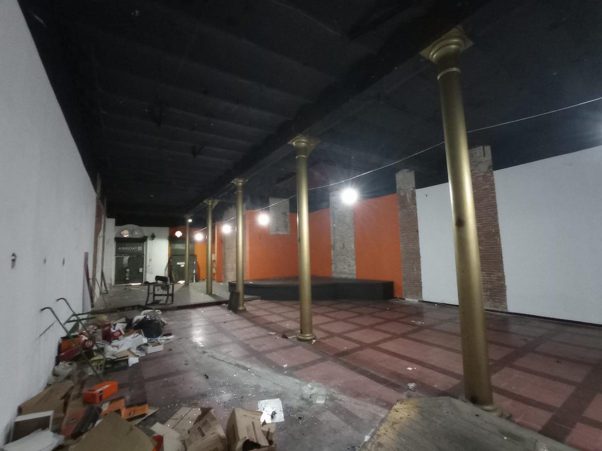 Rincón casi Plaza Matriz, mega local de 10 mts de frente, 700 m2 construídos !! · Foto 6