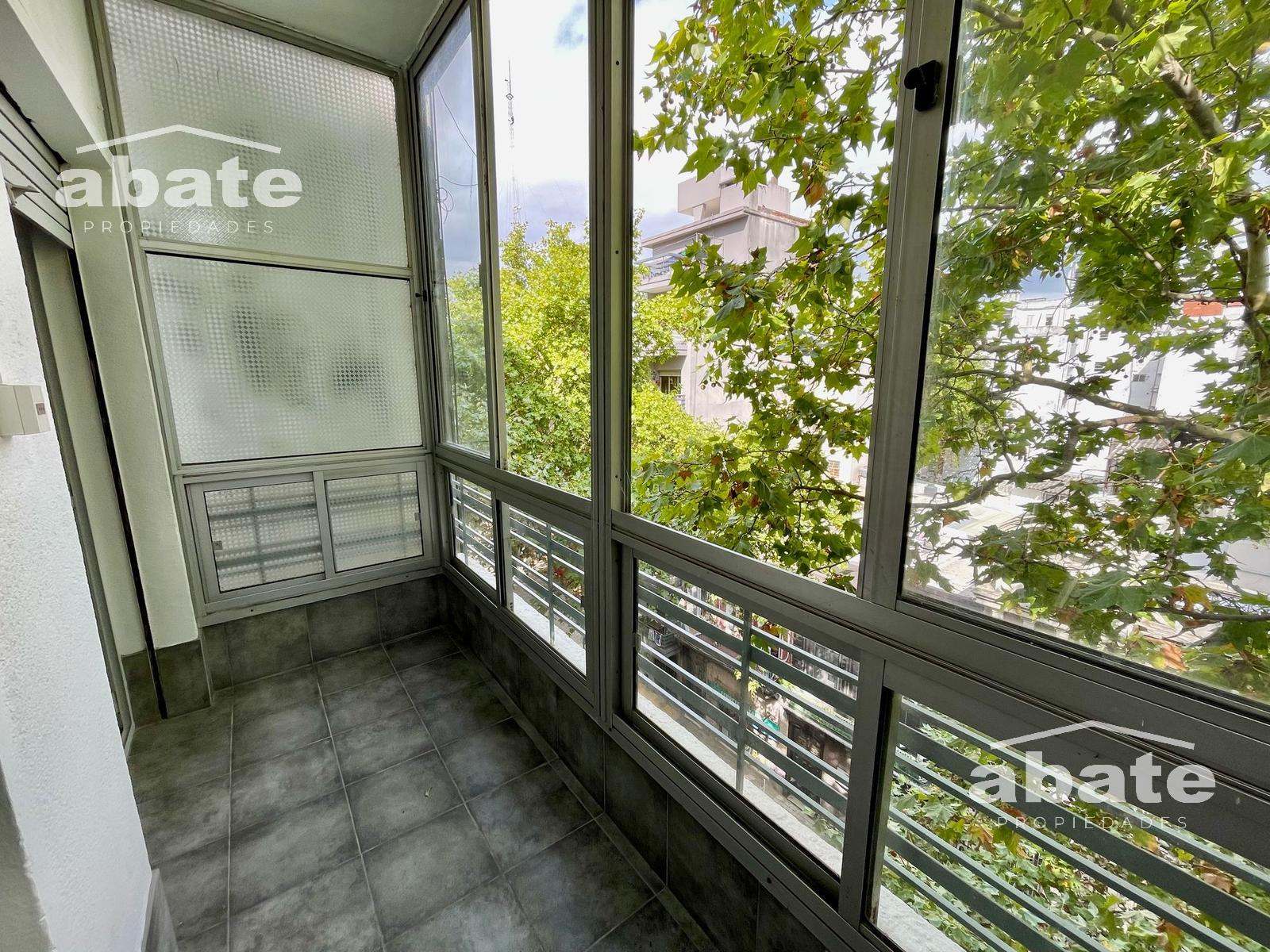Alquiler apartamento 2 dormitorios más escritorio, 2 baños - Centro - Detalle