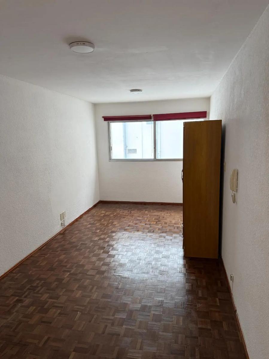 Alquiler Apartamento monoambiente con bajos gastos comunes a pasos de la rambla en Pocitos · Foto 2