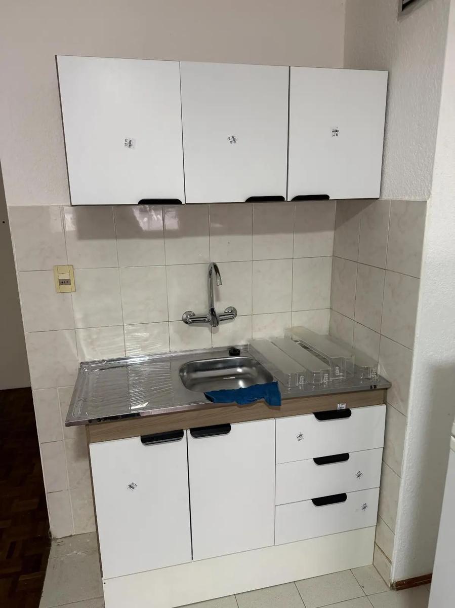 Alquiler Apartamento monoambiente con bajos gastos comunes a pasos de la rambla en Pocitos · Foto 5