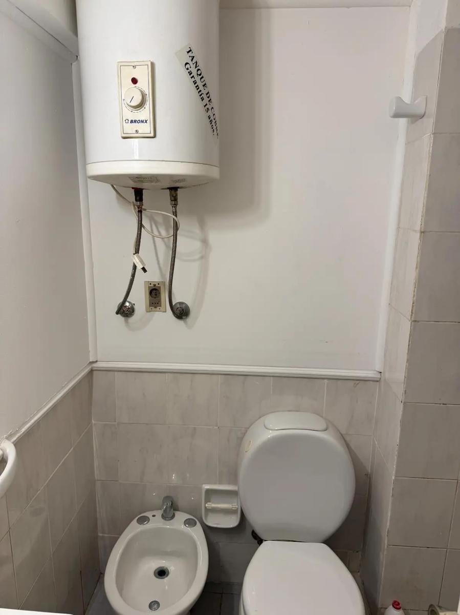 Alquiler Apartamento monoambiente con bajos gastos comunes a pasos de la rambla en Pocitos · Foto 8