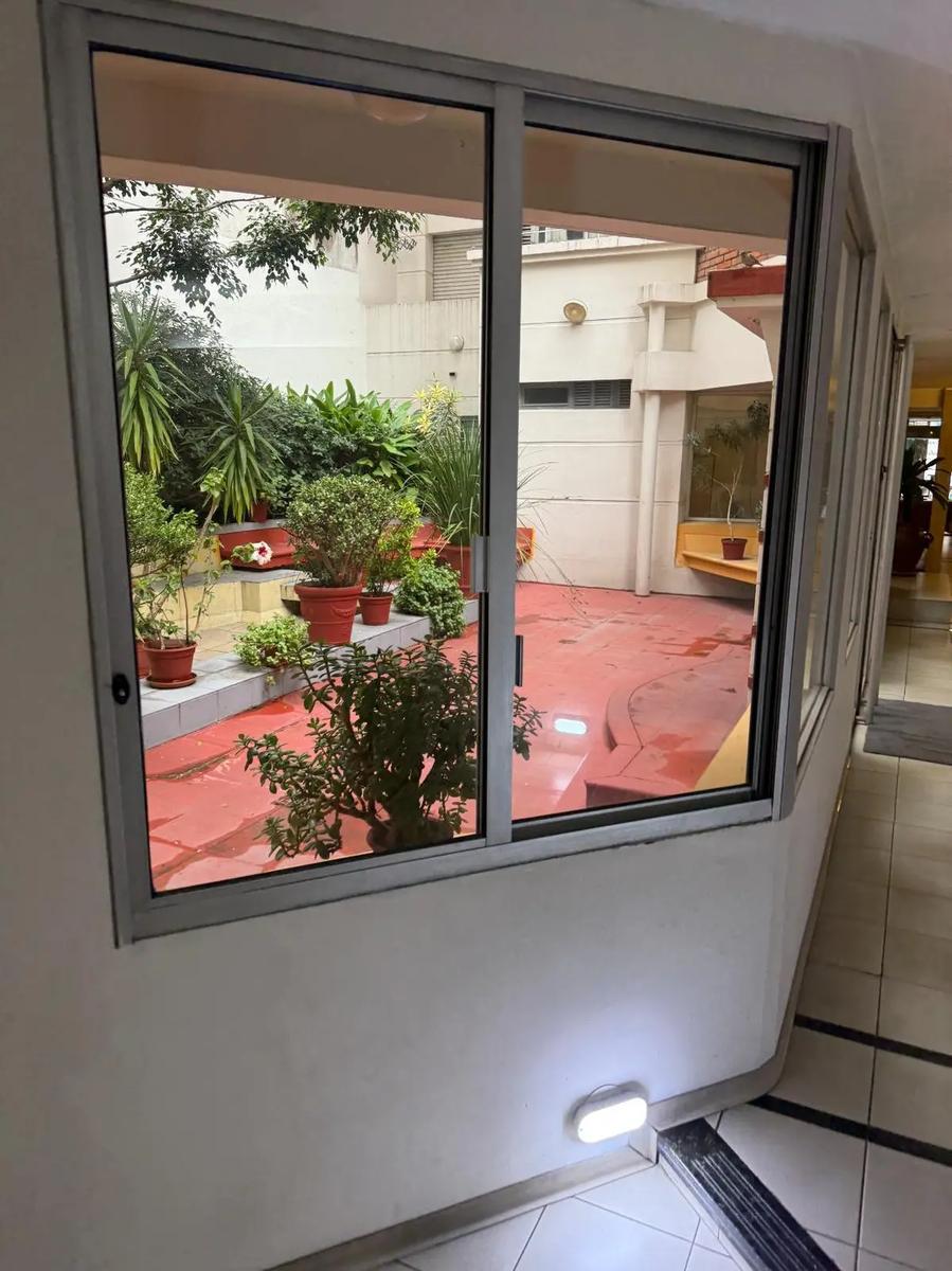 Alquiler Apartamento monoambiente con bajos gastos comunes a pasos de la rambla en Pocitos · Foto 11