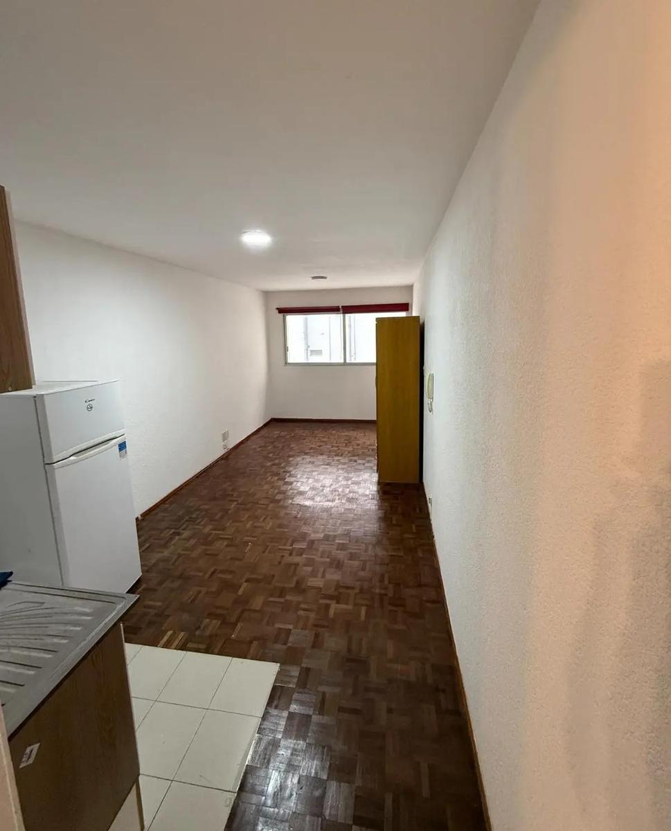 Alquiler Apartamento monoambiente con bajos gastos comunes a pasos de la rambla en Pocitos · Foto 12