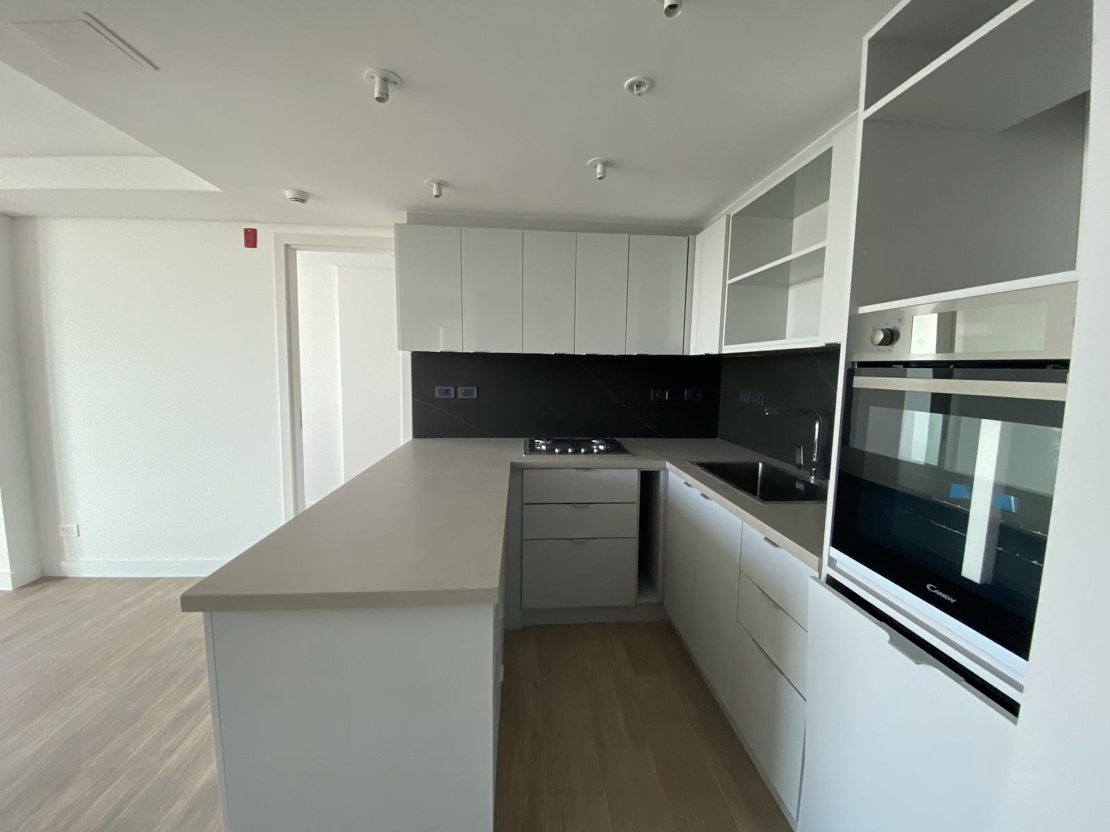Alquiler De Apartamento De 3 Dormitorios y Garage, Piso Alto. Edificio JOY Montevideo! · Foto 4