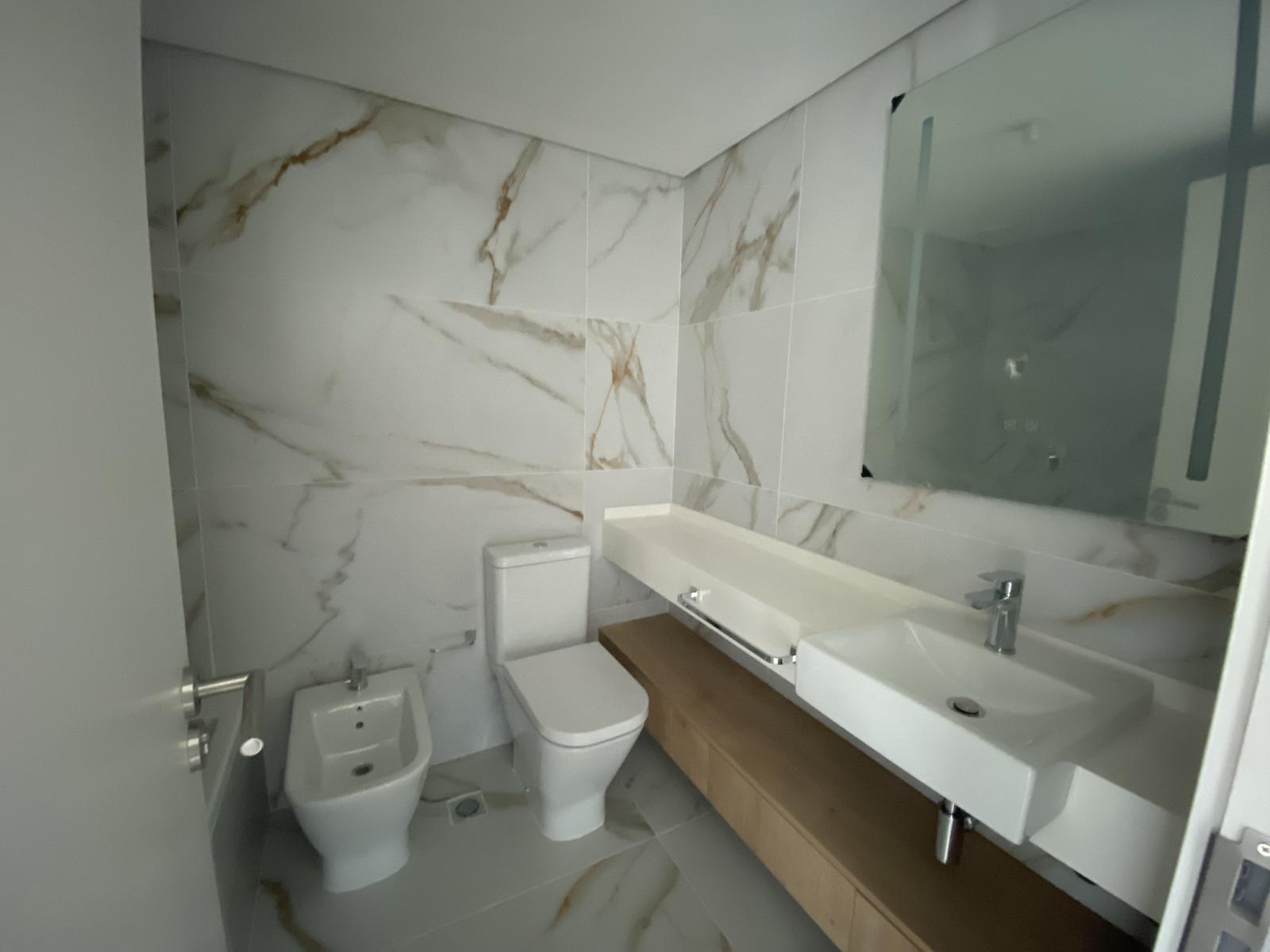 Alquiler De Apartamento De 3 Dormitorios y Garage, Piso Alto. Edificio JOY Montevideo! · Foto 6