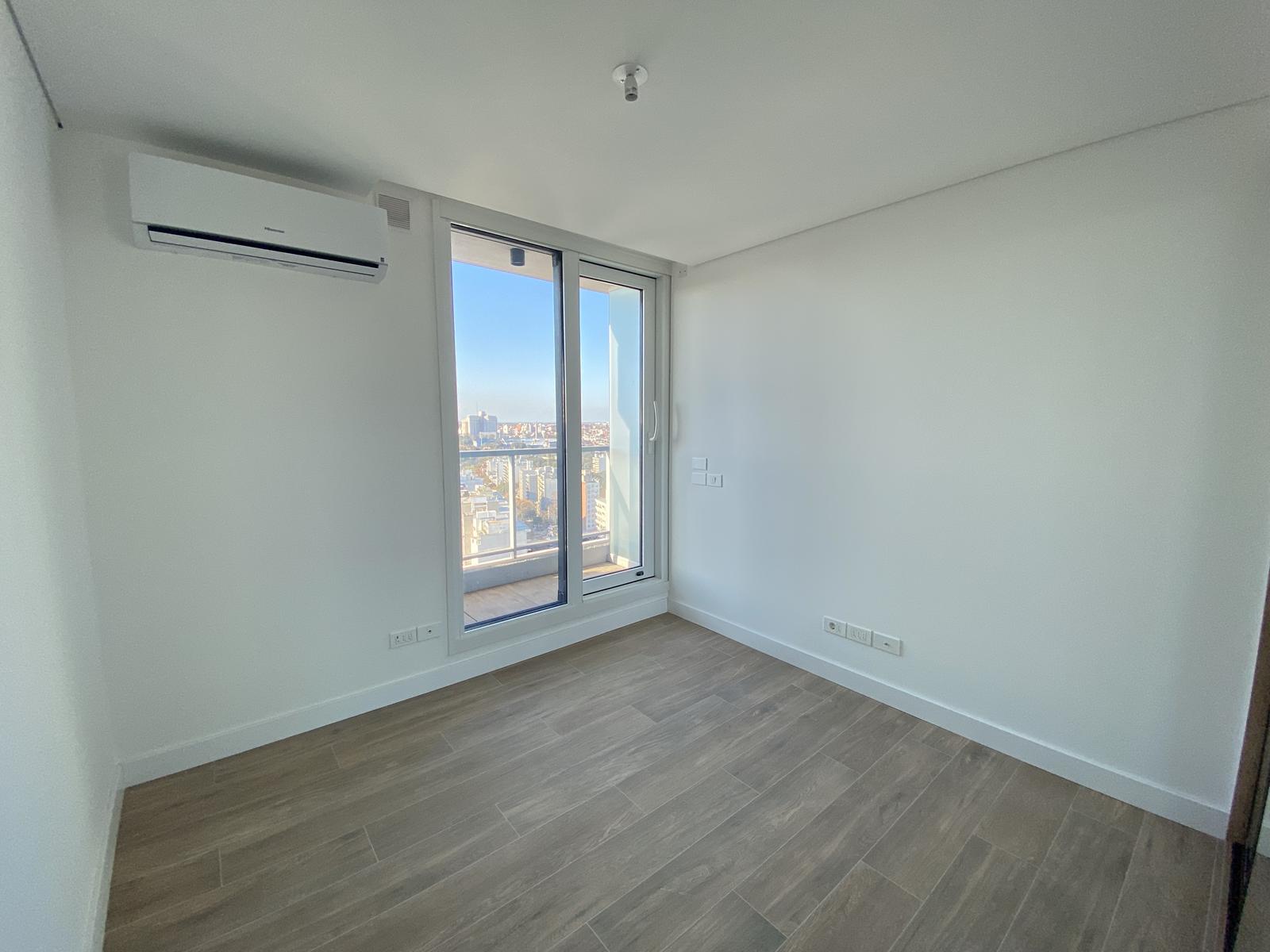 Alquiler De Apartamento De 3 Dormitorios y Garage, Piso Alto. Edificio JOY Montevideo! · Foto 9