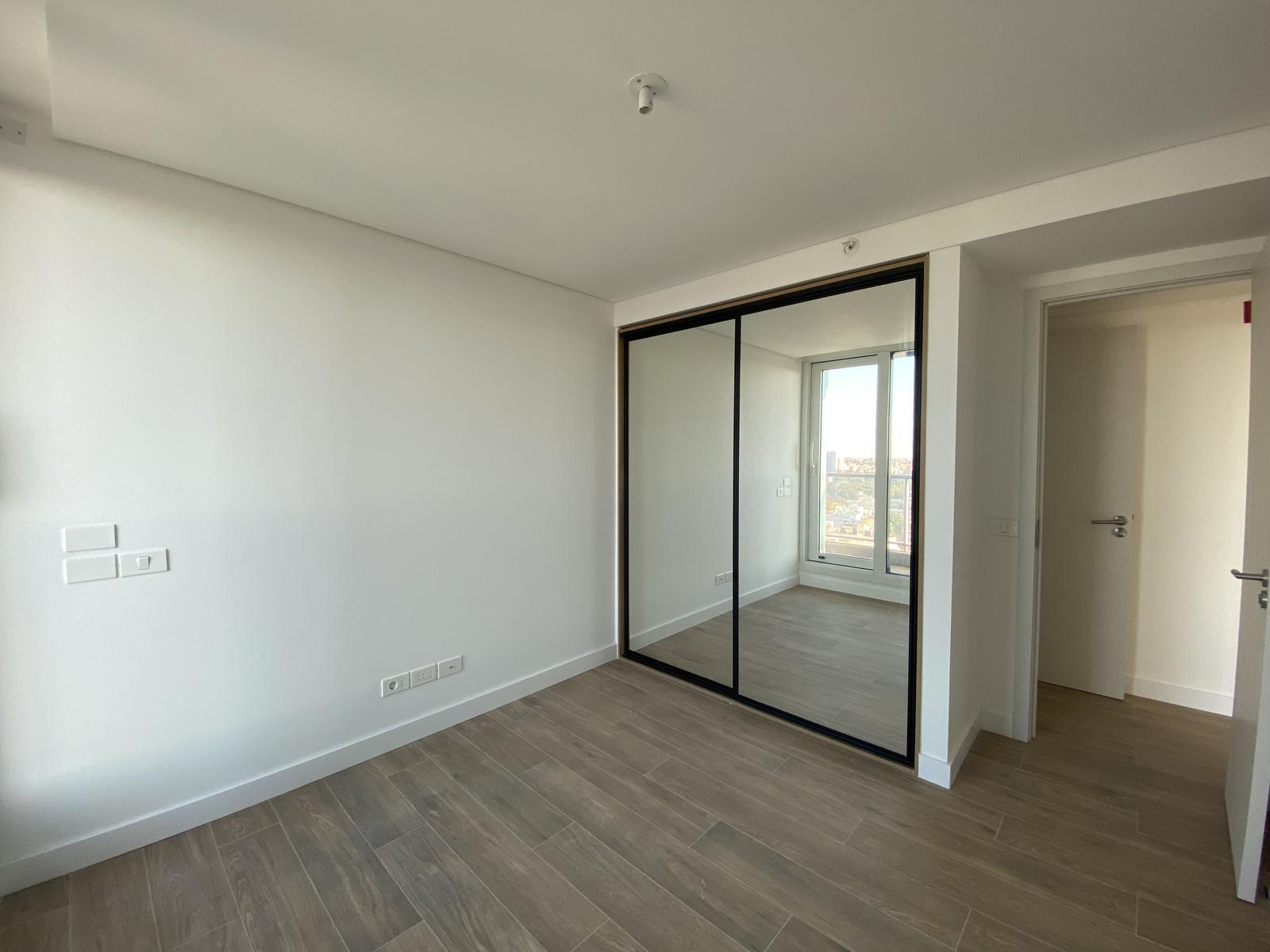 Alquiler De Apartamento De 3 Dormitorios y Garage, Piso Alto. Edificio JOY Montevideo! · Foto 10