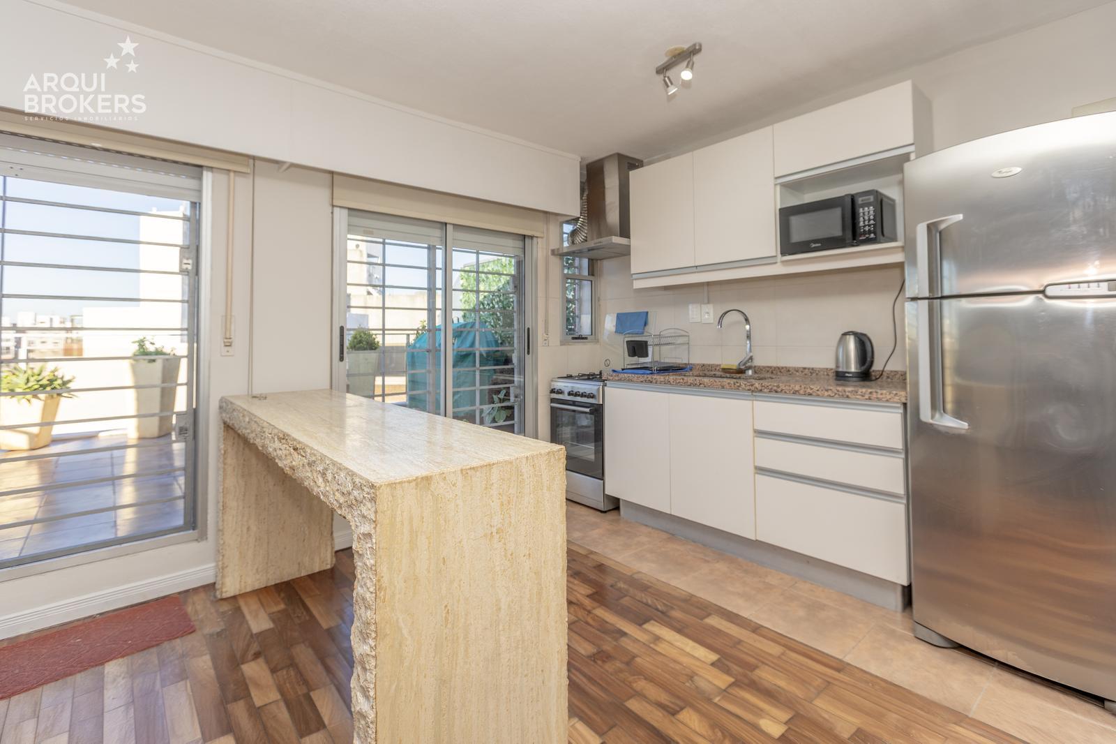 Apartamento penthouse de 2 dormitorios con muebles en alquiler en Punta Carretas - Vista