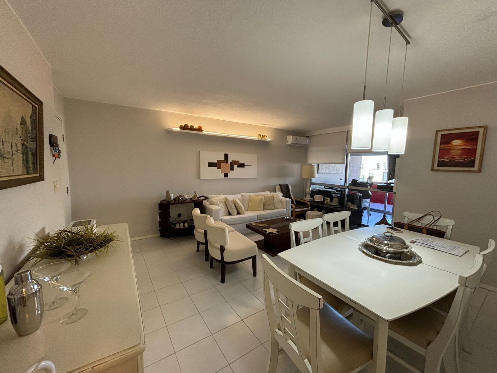 Apartamento - Punta del Este. 2 dormitorios, garaje y vista al mar