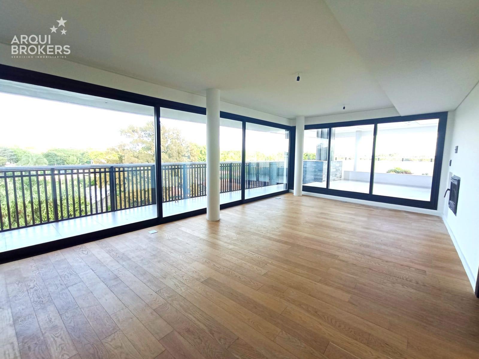 Apartamento penthouse de tres dormitorios en alquiler en Carrasco Norte - 402