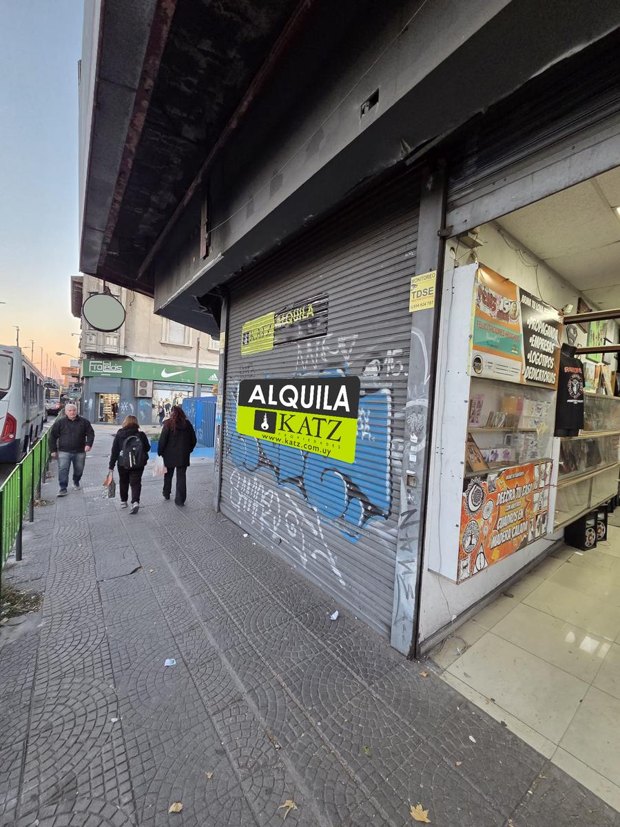 Gran esquina, Agraciada y Pilar Costa, 85 m2 , 5 mts de frente !!