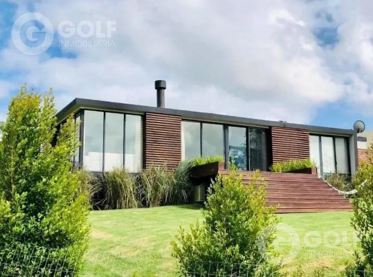 Venta de Casa de 3 dormitorios y servicio en Altos de la Tahona
