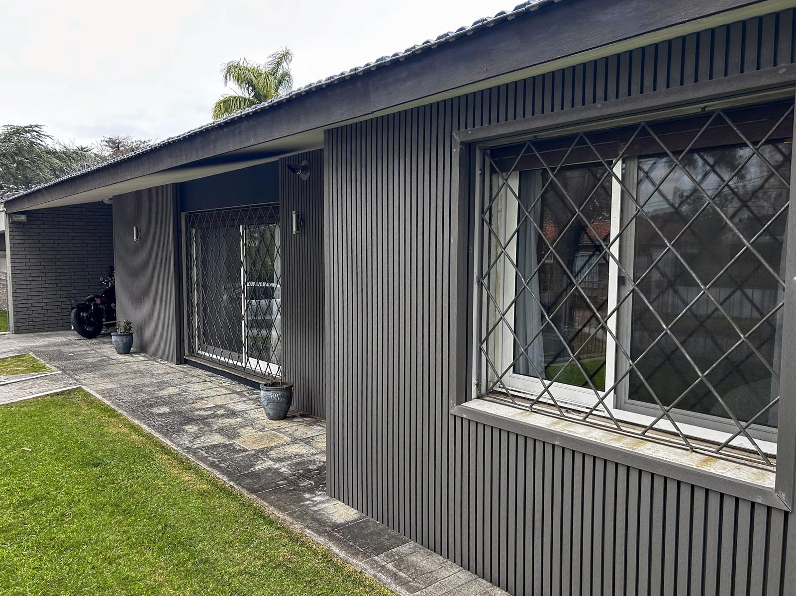 4 dormitorios en una planta, con piscina climatizada en punta gorda