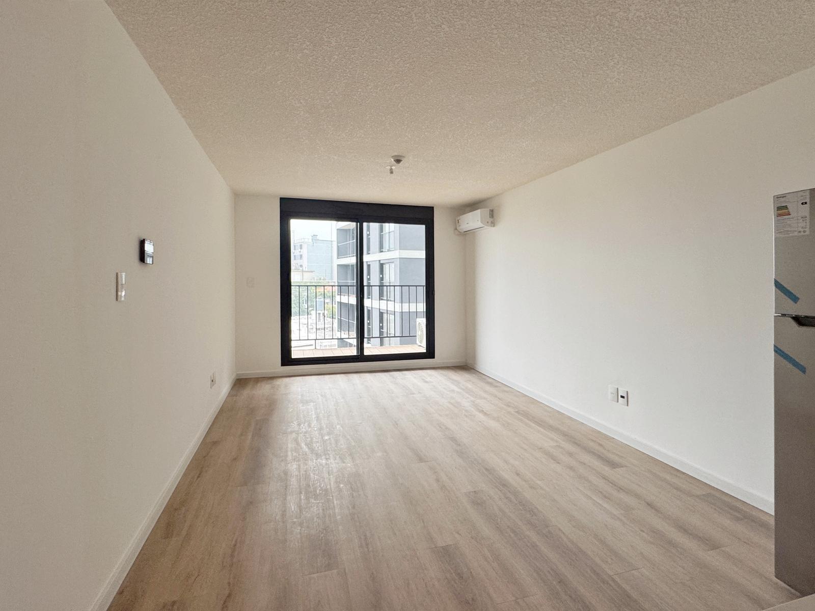 Alquiler de monoambiente con terraza en La Blanqueada, Montevideo · Foto 1