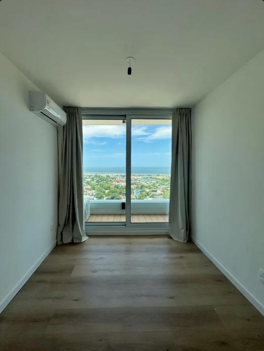 Alquiler de apartamento 1 dormitorio con terraza en Carrasco, Montevideo. · Foto 2