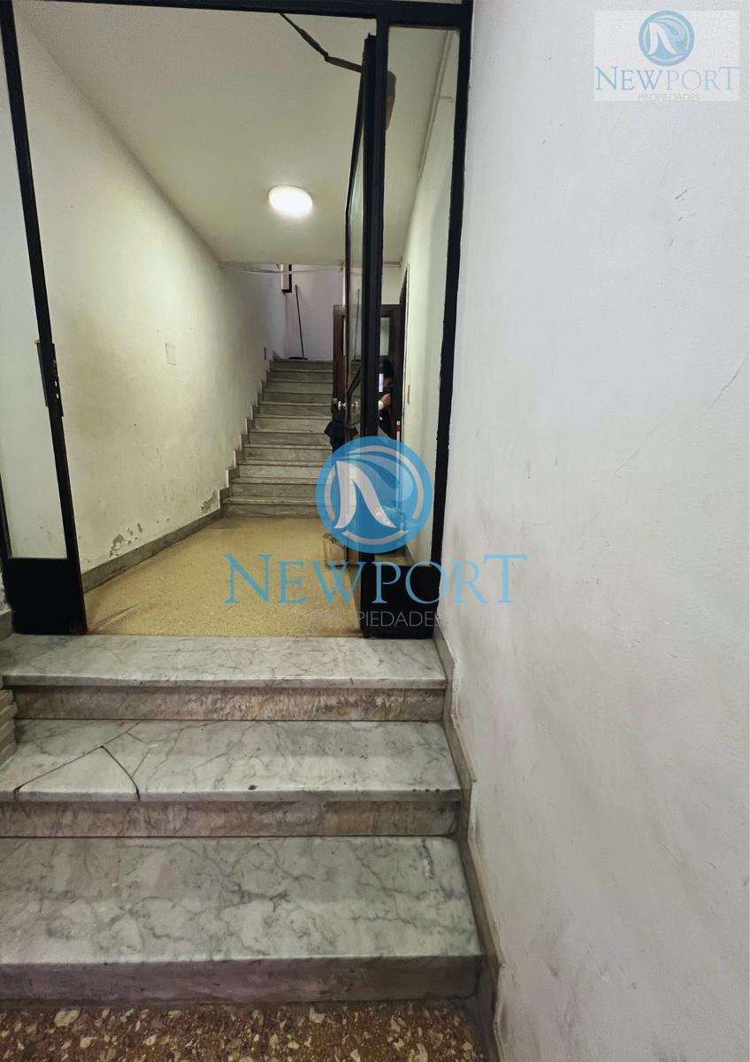 Oficina en Ciudad Vieja 1er piso por escalera, gastos bajos, 2 Oficinas con entrada Independiente · Foto 6