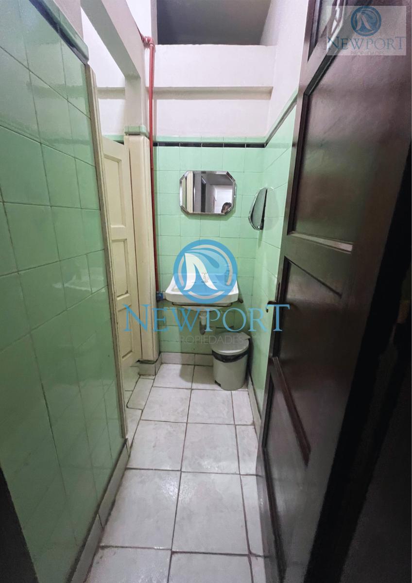 Oficina en Ciudad Vieja 1er piso por escalera, gastos bajos, 2 Oficinas con entrada Independiente · Foto 9