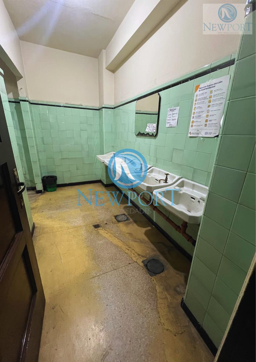Oficina en Ciudad Vieja 1er piso por escalera, gastos bajos, 2 Oficinas con entrada Independiente · Foto 10