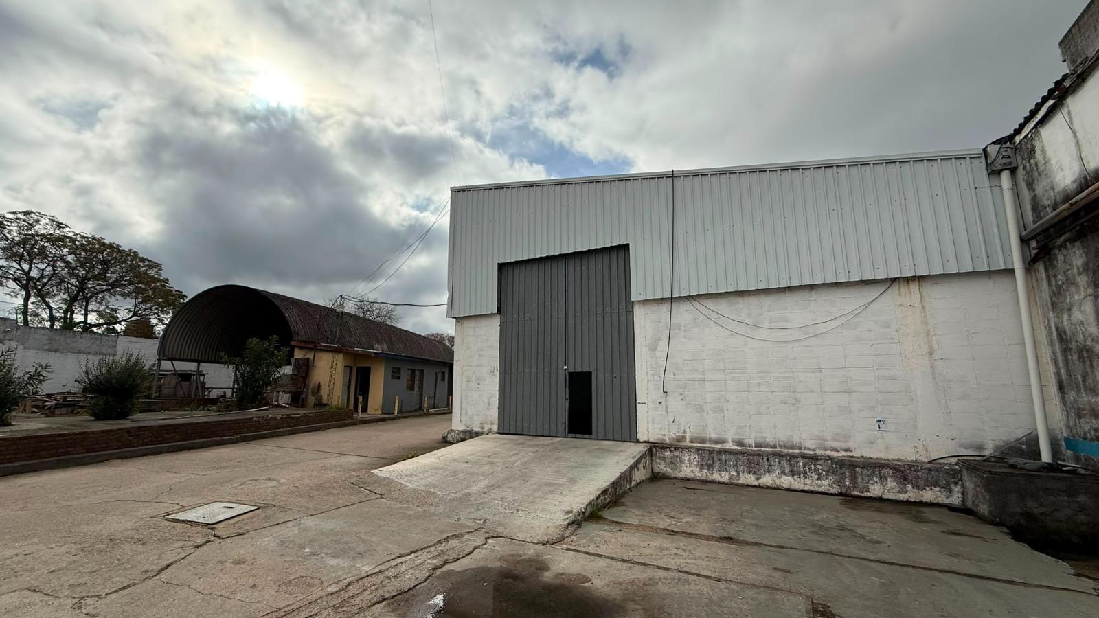 Veracierto y Zumaran, 860 M2, Vig 24 Hs, zona habilitada para transito de contenedores!!