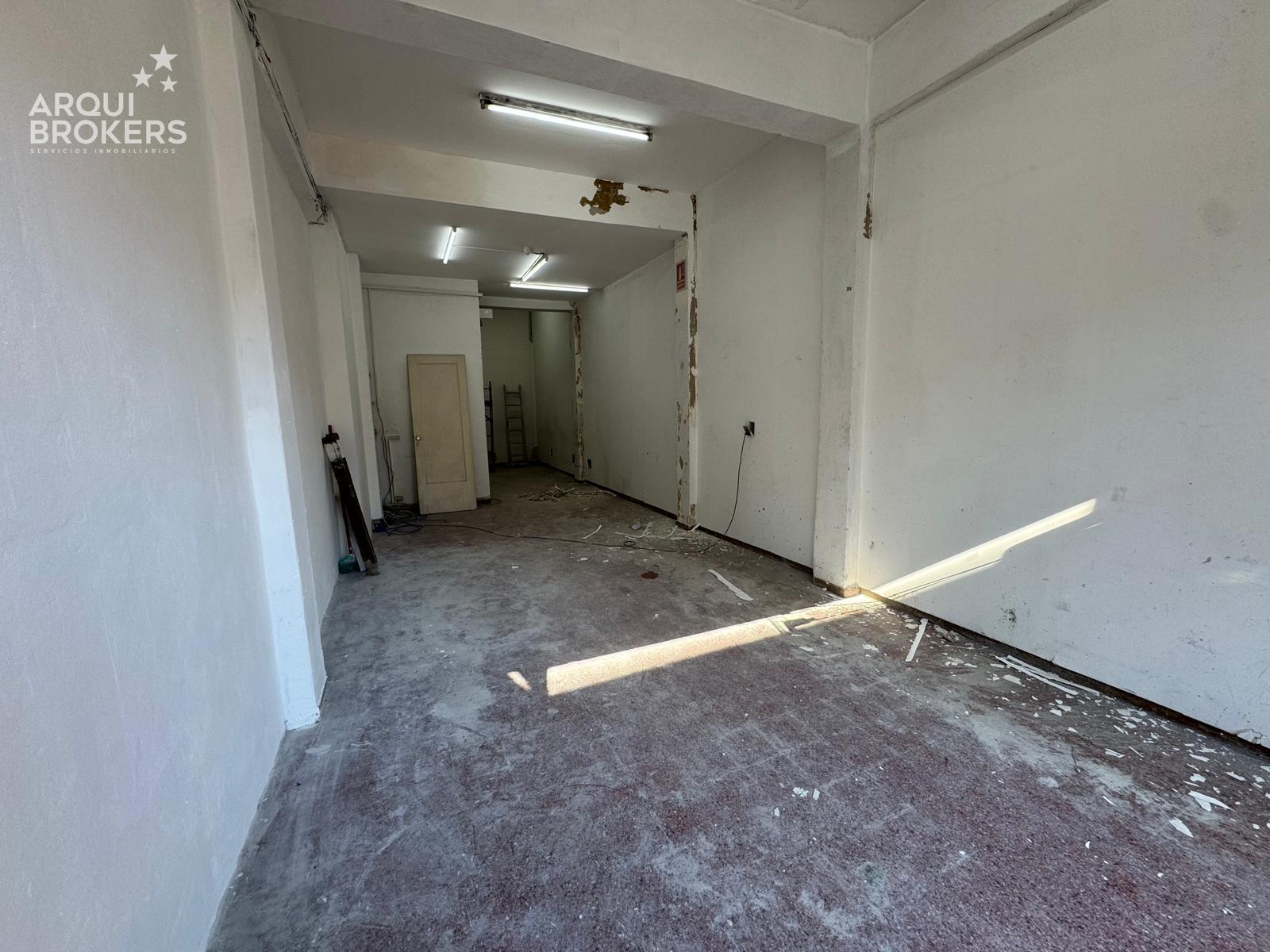 Local comercial en alquiler en Tres Cruces - 002