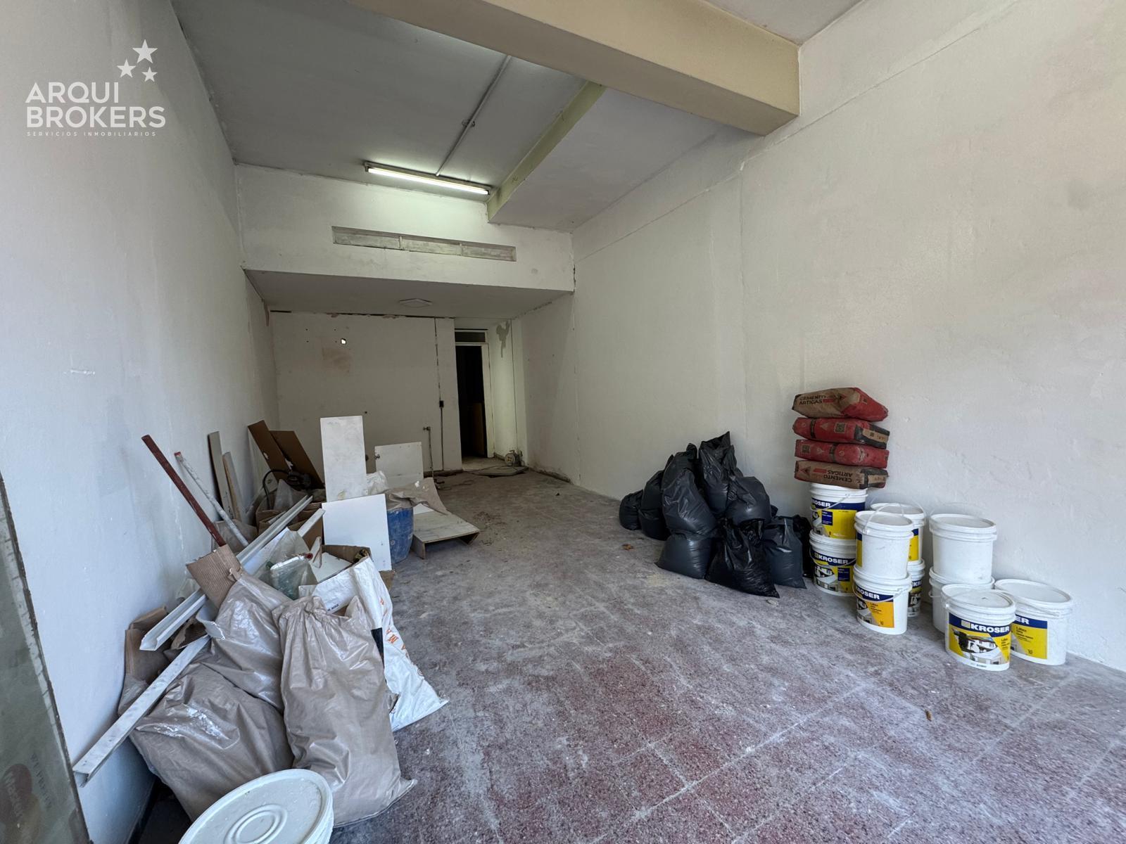 Local comercial en alquiler en Tres Cruces - 001