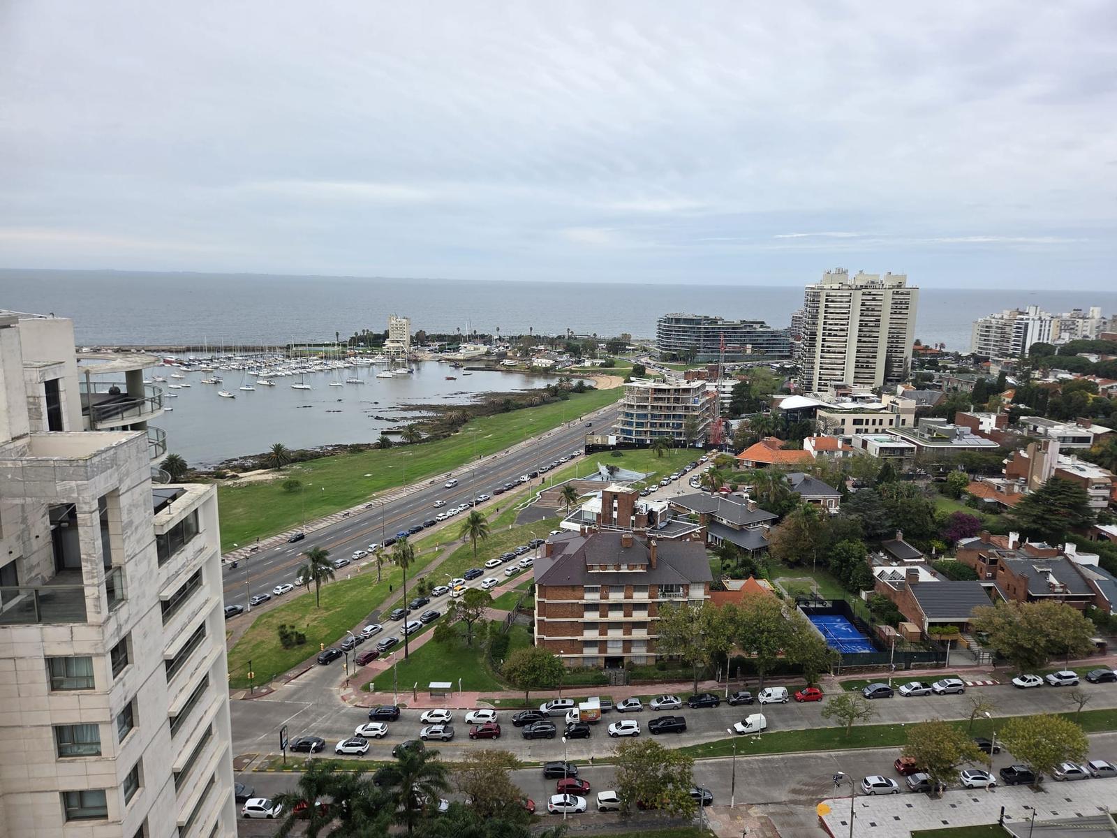 Puerto del Buceo, pent house duplex con vista al mar ,terrazas, jacuzzi , gge x2 , box !!