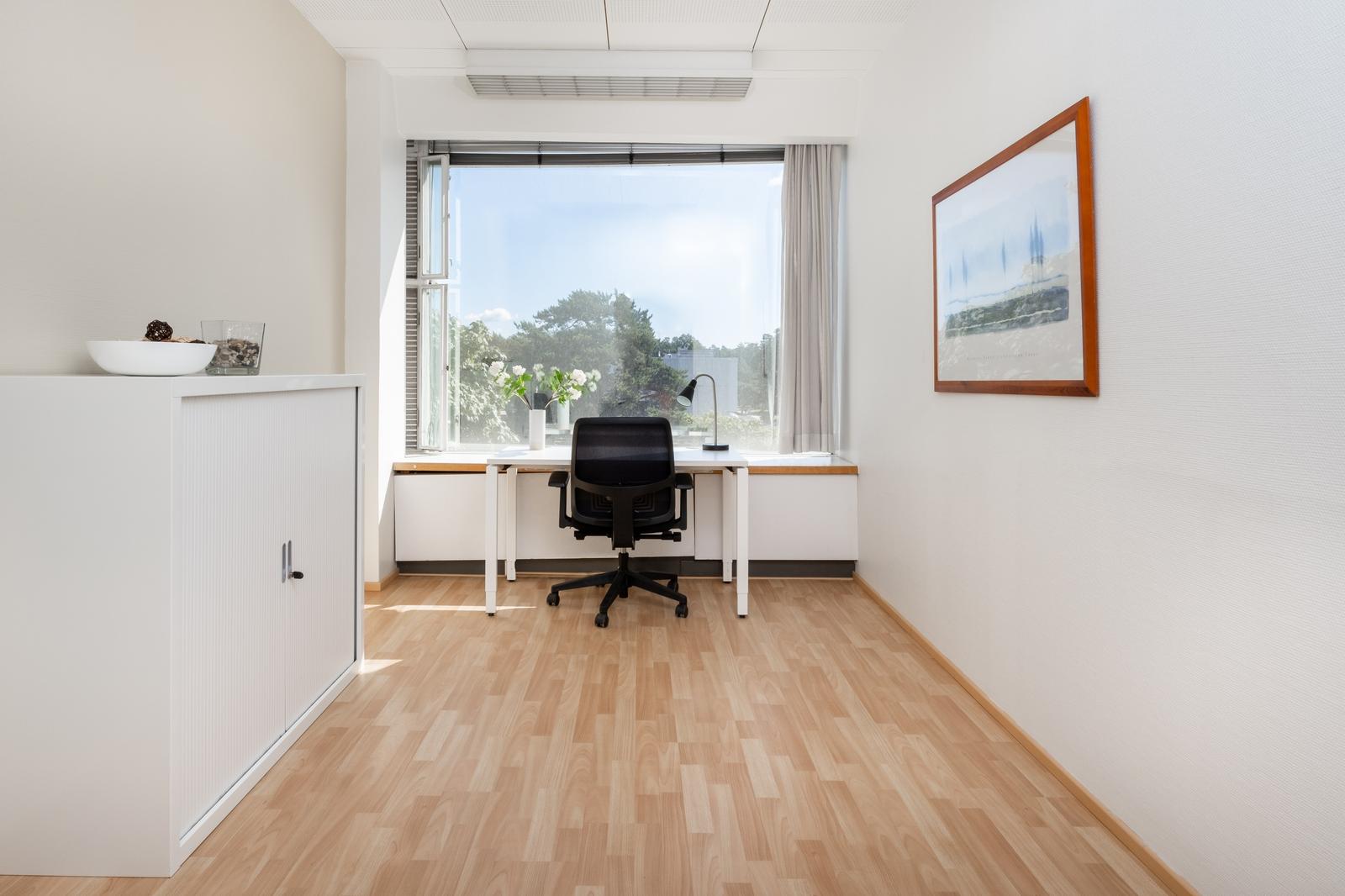 Espacio de oficina en renta para 1 persona en Montevideo, Del Plata