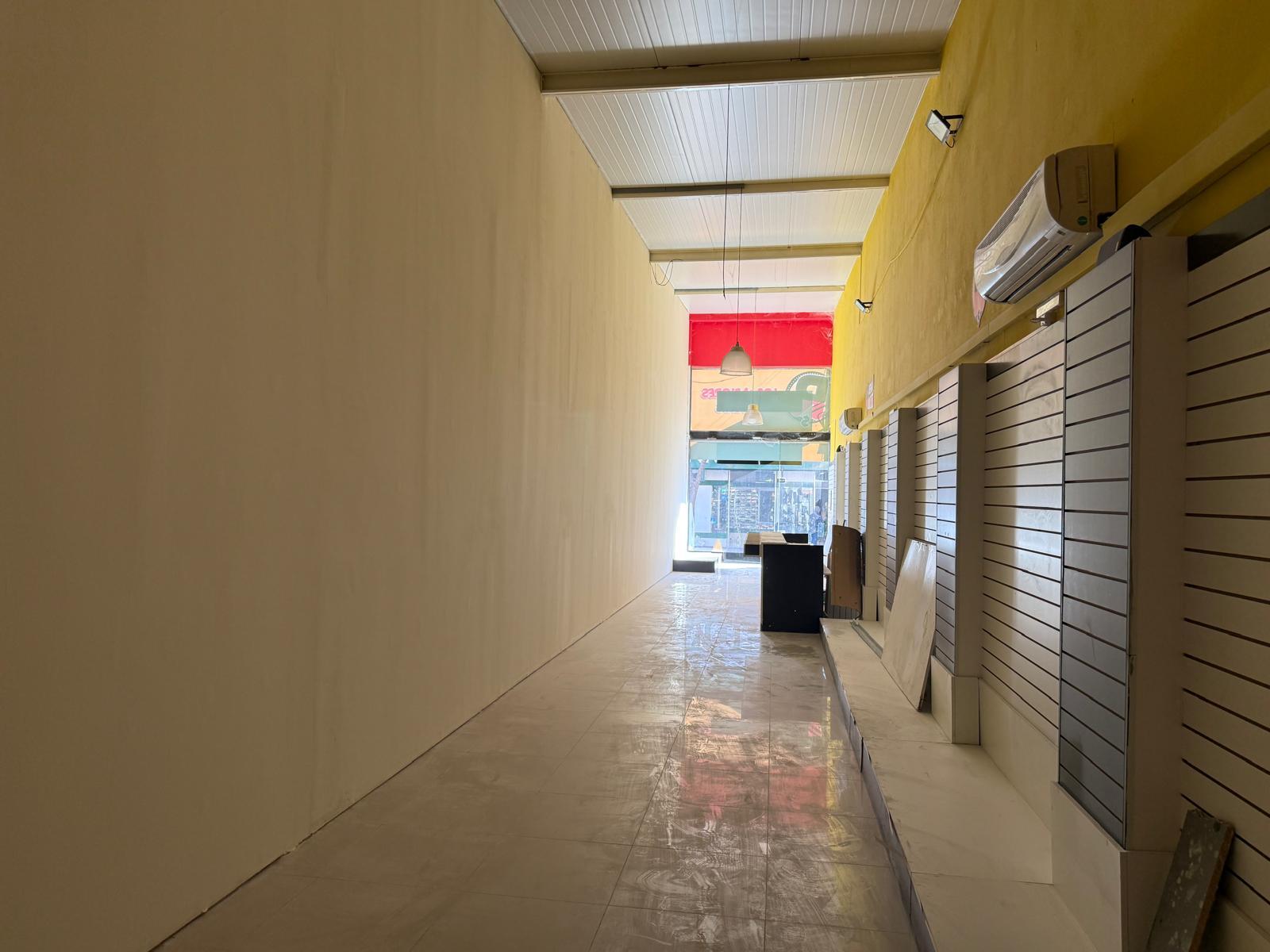 Alquiler local comercial de 110 m² en Peatonal Sarandí, Excelente ubicación · Foto 5