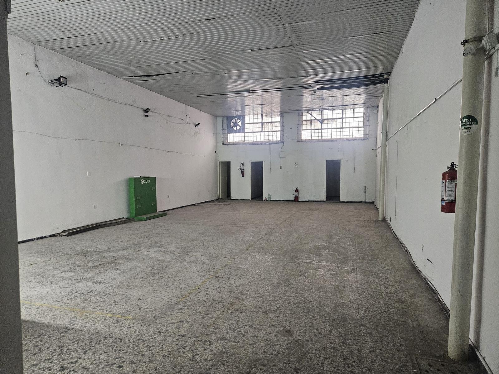 Julio Herrera y Obes proximo Uruguay, 532 m2 , deposito + oficinas, entrada camiones !! · Foto 4