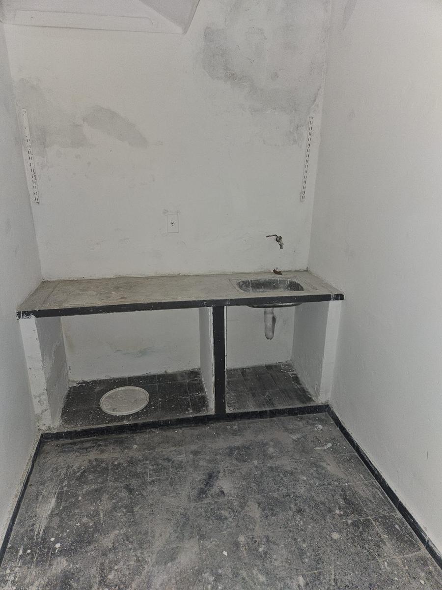 Julio Herrera y Obes proximo Uruguay, 532 m2 , deposito + oficinas, entrada camiones !! · Foto 8