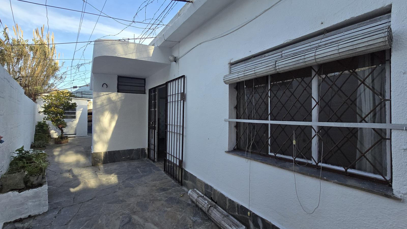 Casa en alquiler de 2 - 3 dormitorio y patios en Unión, Montevideo
