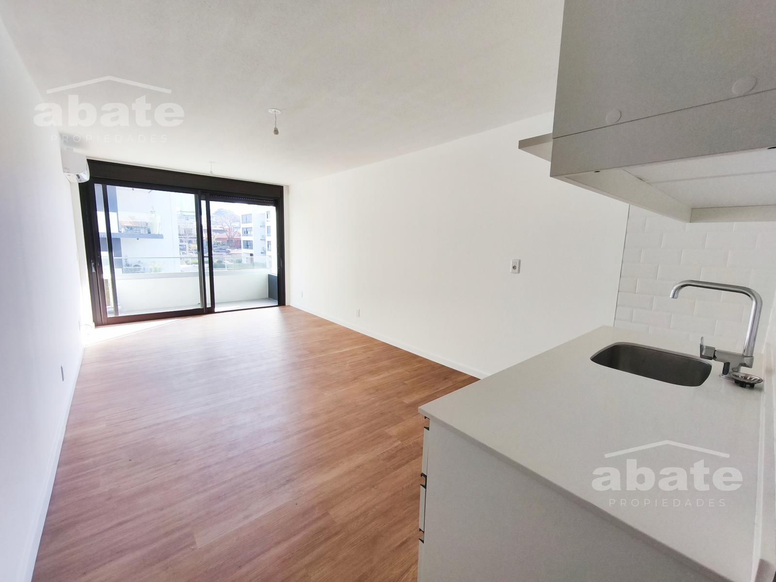Alquiler de OFICINA con Terraza y Parrillero de uso exclusivo en Molino del Parque