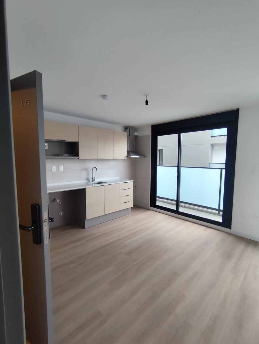 Alquilo Apartamento Monoambiente con balcón. Gimnasio, cowork, zona de parques,  Excelente ubicación en La Blanqueada.