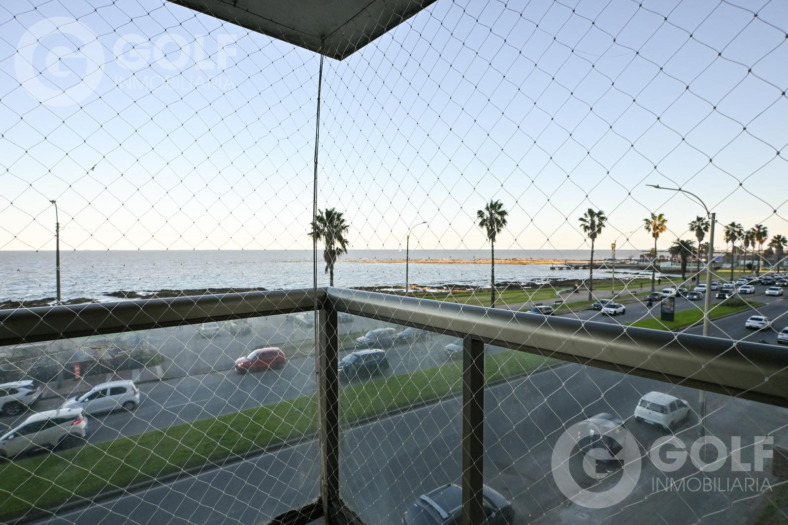 Alquiler de apartamento 2 dormitorios con muebles y cochera en Punta Carretas, sobre rambla