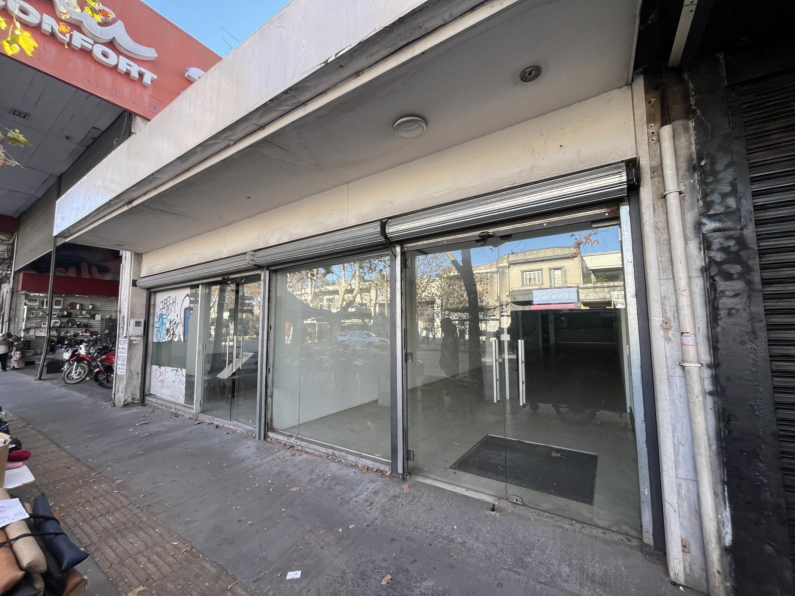Alquiler Local Comercial 8 Octubre y Forteza BAJO DE PRECIO · Foto 3