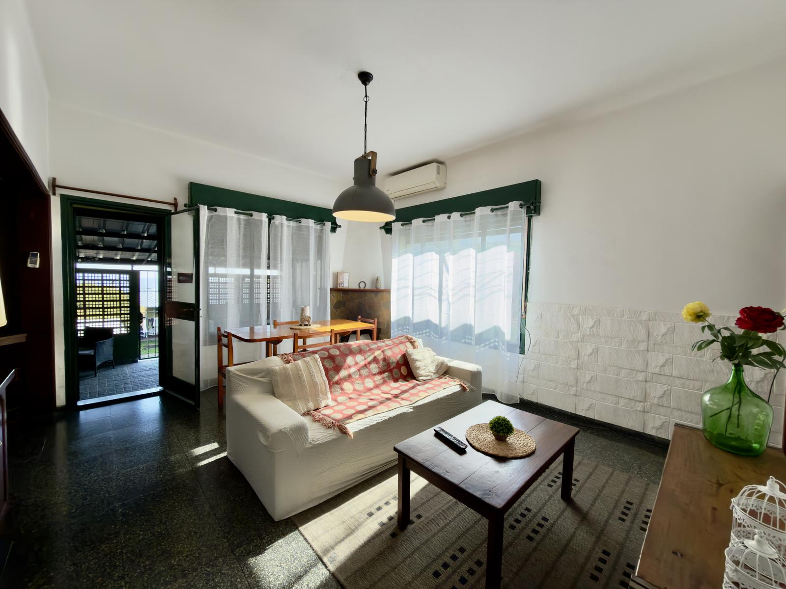 Apartamento en alquiler  céntrico de 4 dormitorios y patio en Colonia · Foto 1