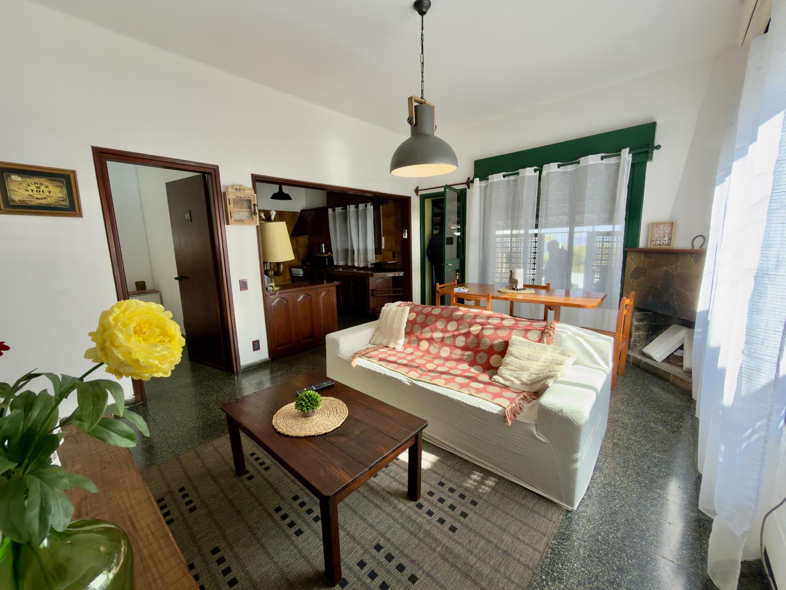 Apartamento en alquiler  céntrico de 4 dormitorios y patio en Colonia · Foto 2