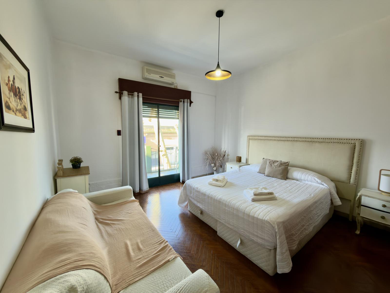 Apartamento en alquiler  céntrico de 4 dormitorios y patio en Colonia · Foto 3