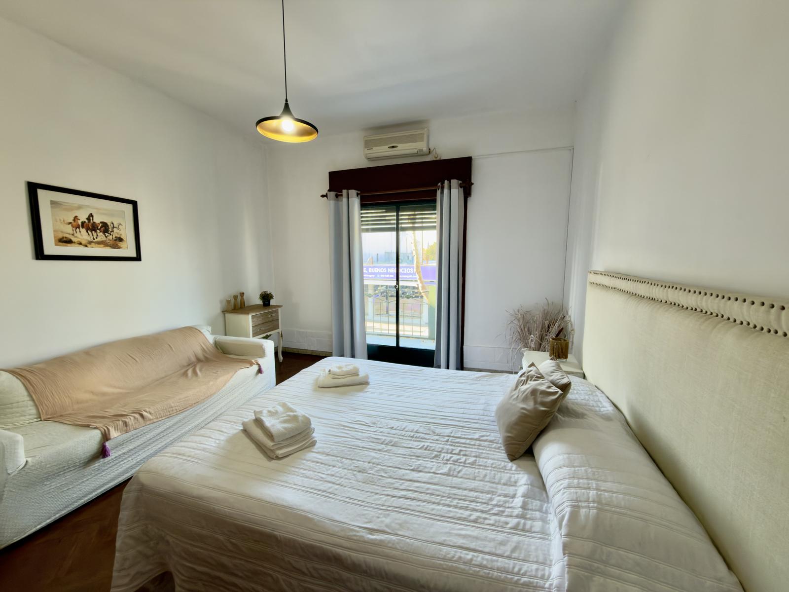 Apartamento en alquiler  céntrico de 4 dormitorios y patio en Colonia · Foto 4