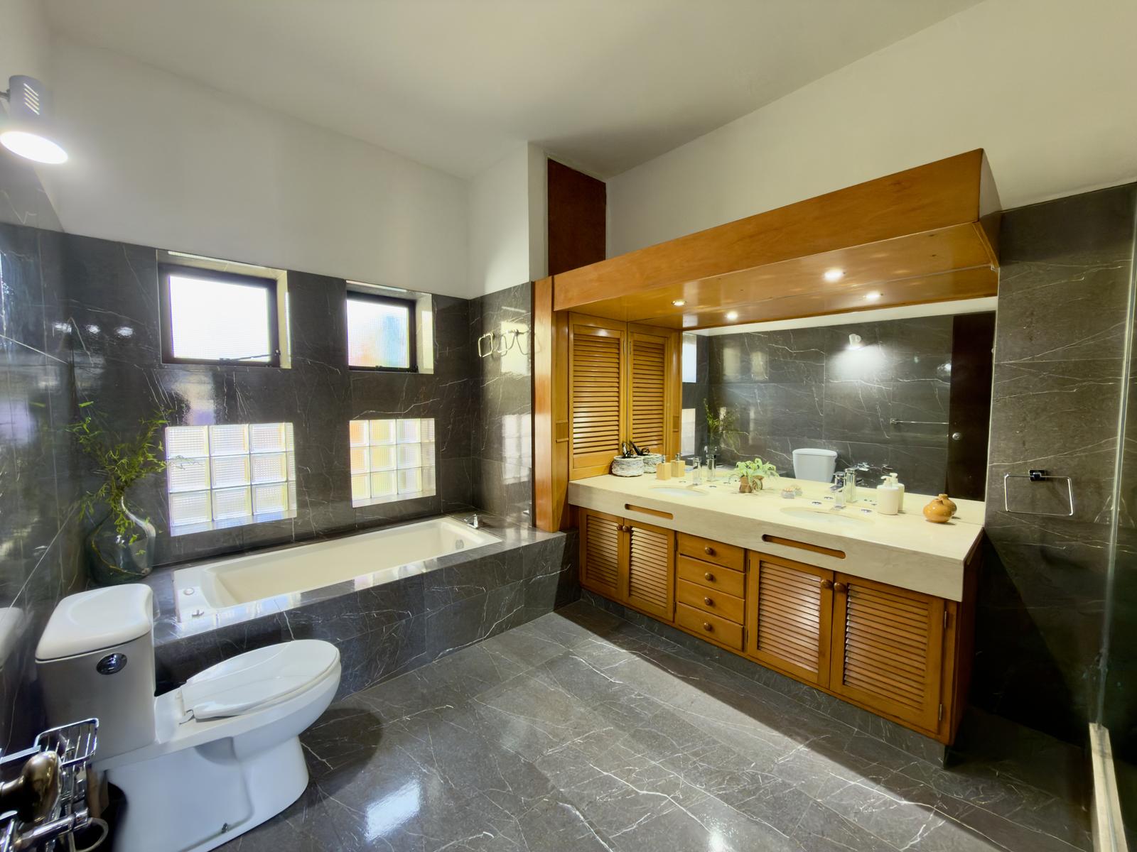Apartamento en alquiler  céntrico de 4 dormitorios y patio en Colonia · Foto 7