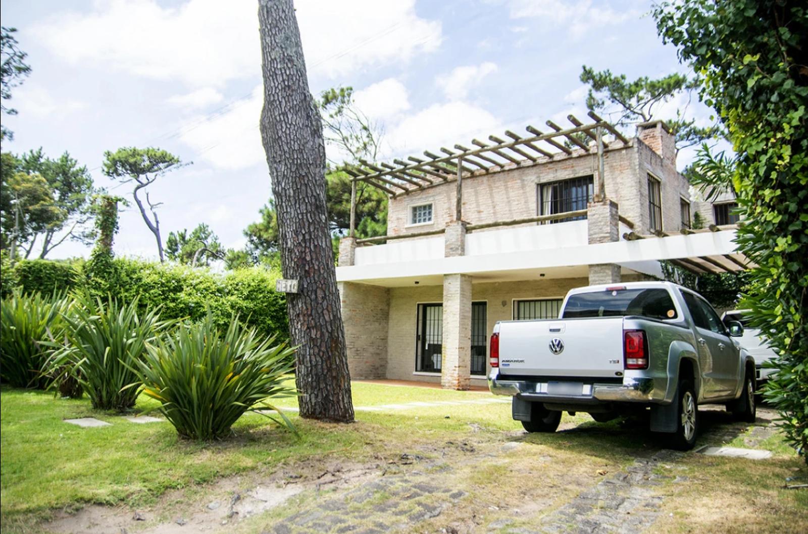 Venta y Alquiler anual de Casa de 5 Dormitorios en Playa Mansa, Punta del Este · Foto 3