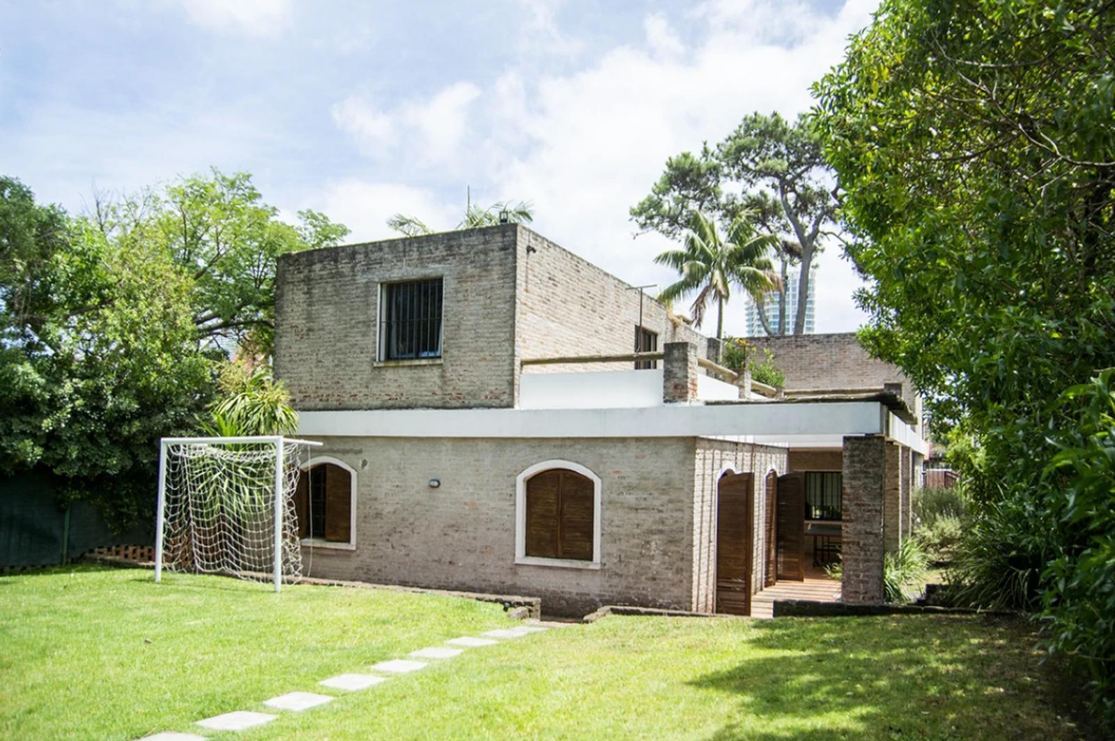Venta y Alquiler anual de Casa de 5 Dormitorios en Playa Mansa, Punta del Este · Foto 4